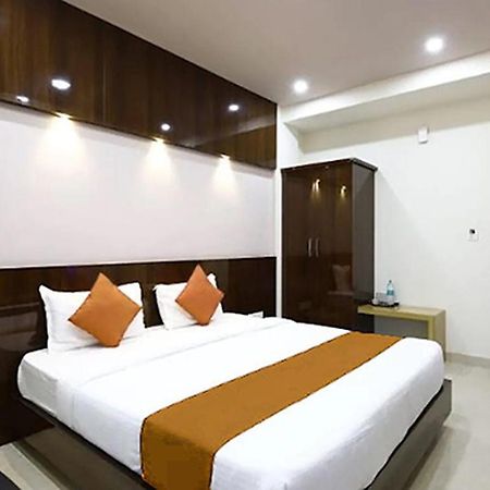Royal Blue Meridian Inn 班加罗尔 外观 照片