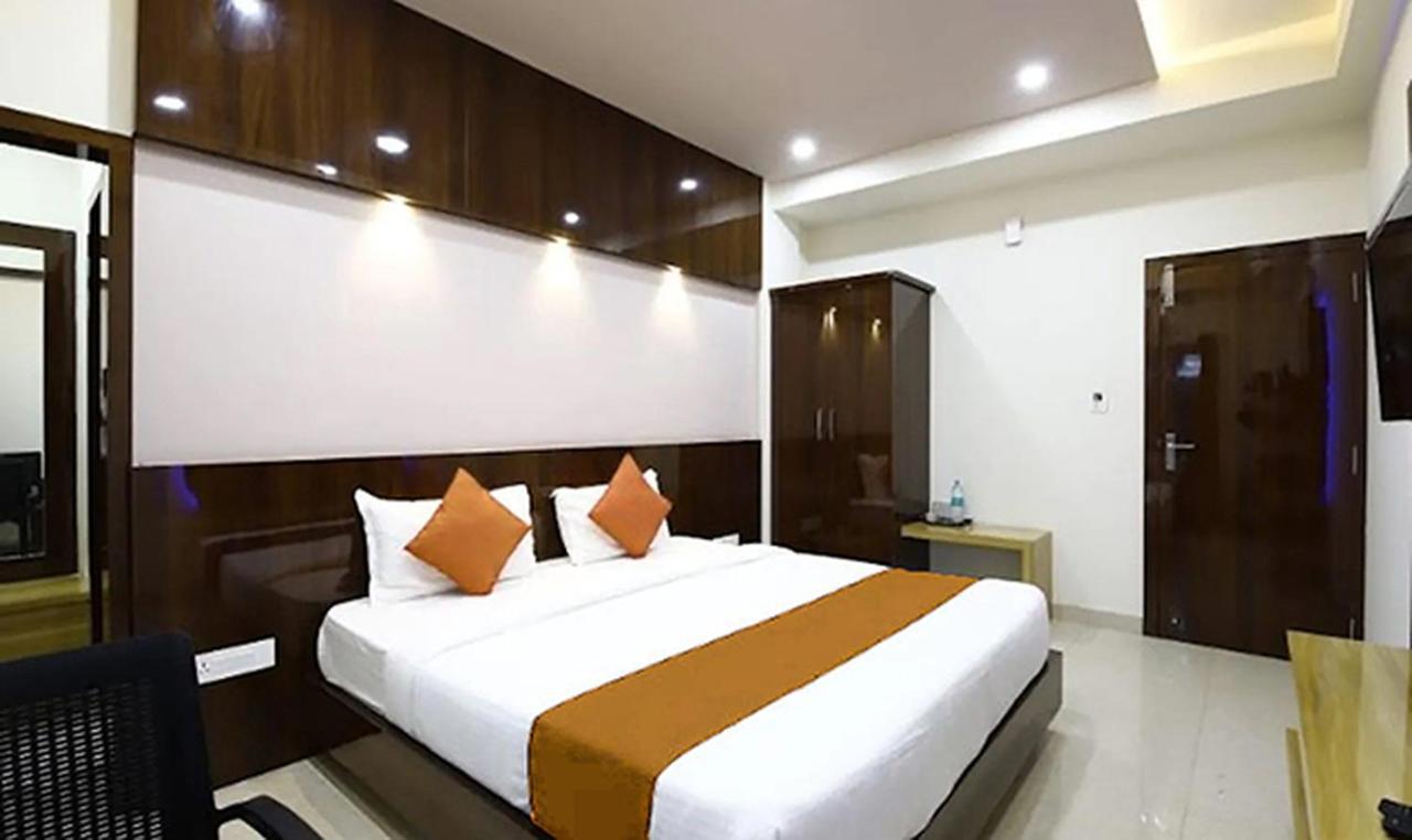 Royal Blue Meridian Inn 班加罗尔 外观 照片